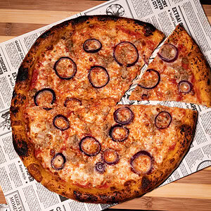 Pizza tono e cipolla